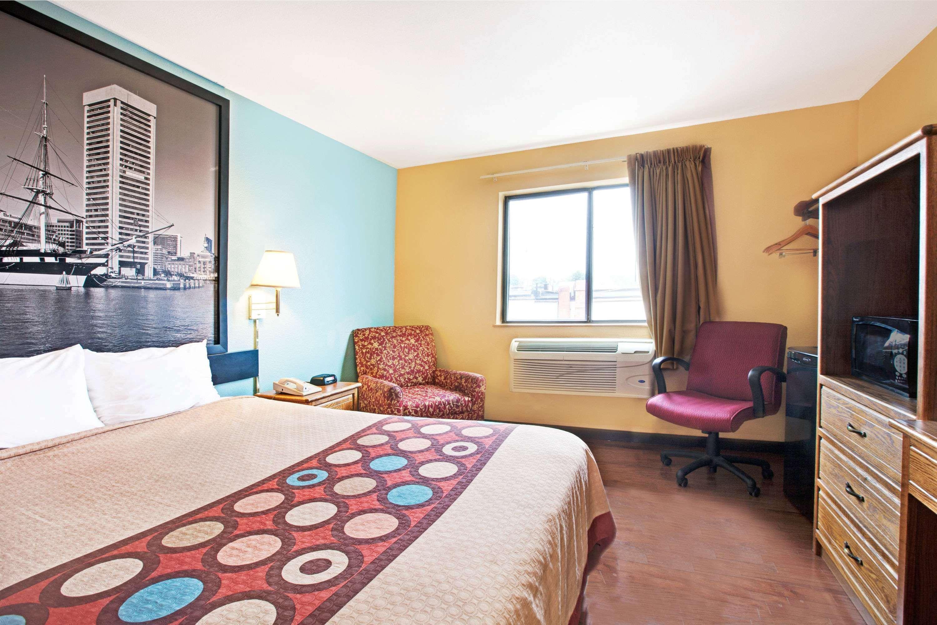 Super 8 By Wyndham Baltimore/Essex Area מראה חיצוני תמונה
