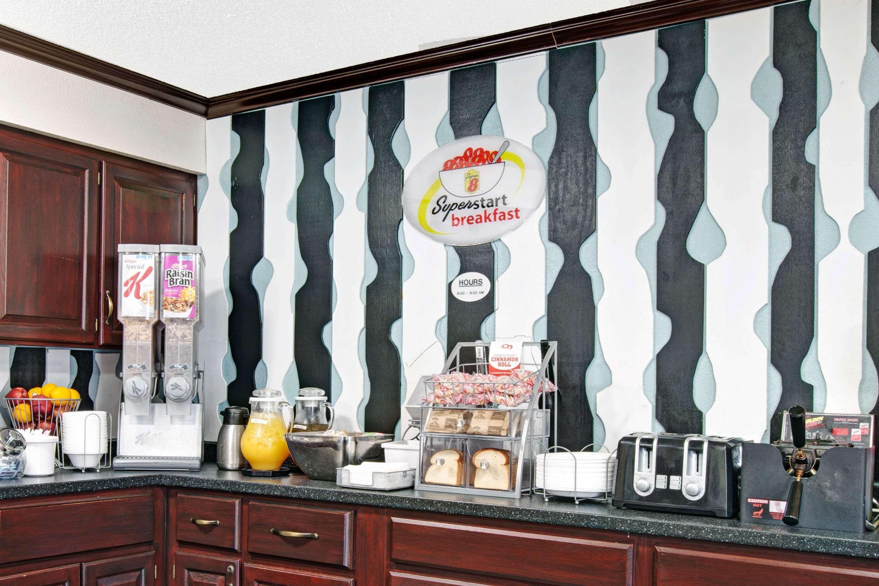 Super 8 By Wyndham Baltimore/Essex Area מראה חיצוני תמונה