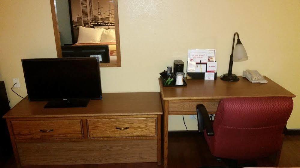 Super 8 By Wyndham Baltimore/Essex Area מראה חיצוני תמונה